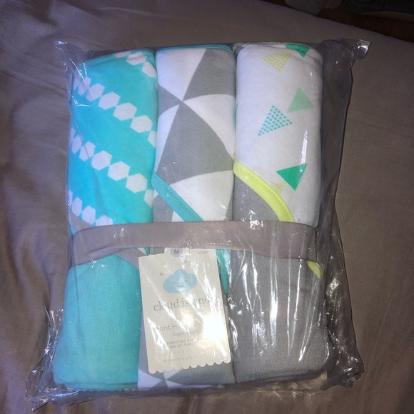 cloud island hooded bath towel